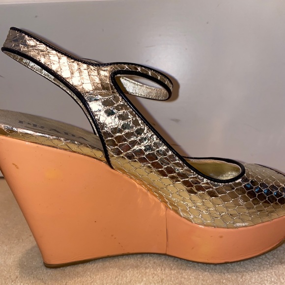 Prada gold sling back peep toe wedge with black trim size 7 - Picture 2 of 13